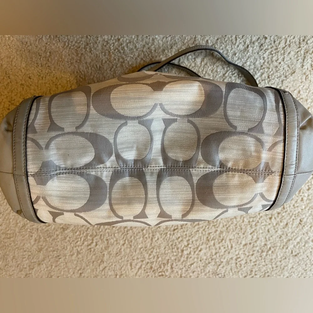 COACH VINTAGE ALEXANDRA CANVAS /LEATHER SHOULDER BAG.          B-157 - Picture 13 of 14